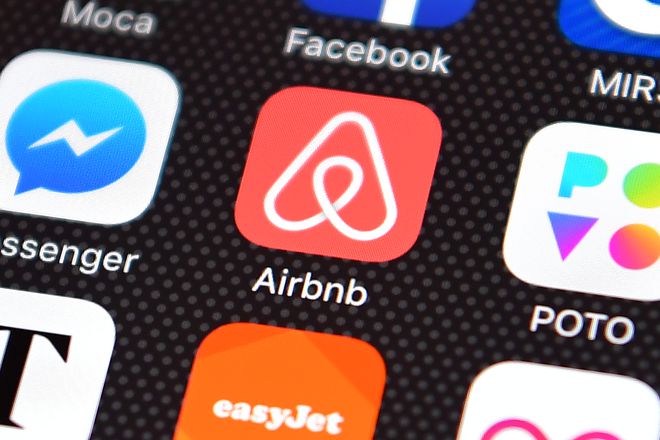 Airbnb - Booking -  Top ứng dụng, app du lịch hữu ích nên có cho người thích xê dịch
