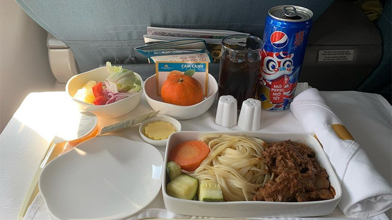 Review thật về đồ ăn trên máy bay Vietnam Airlines