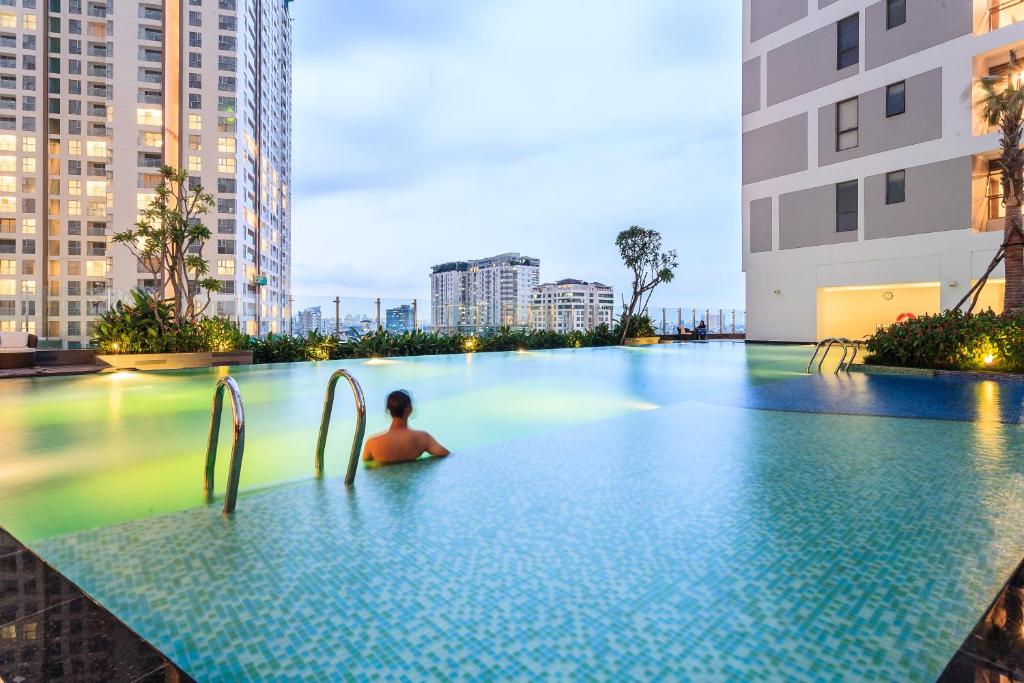 Spacious Saigon – Infinity Pool &Amp; Gym